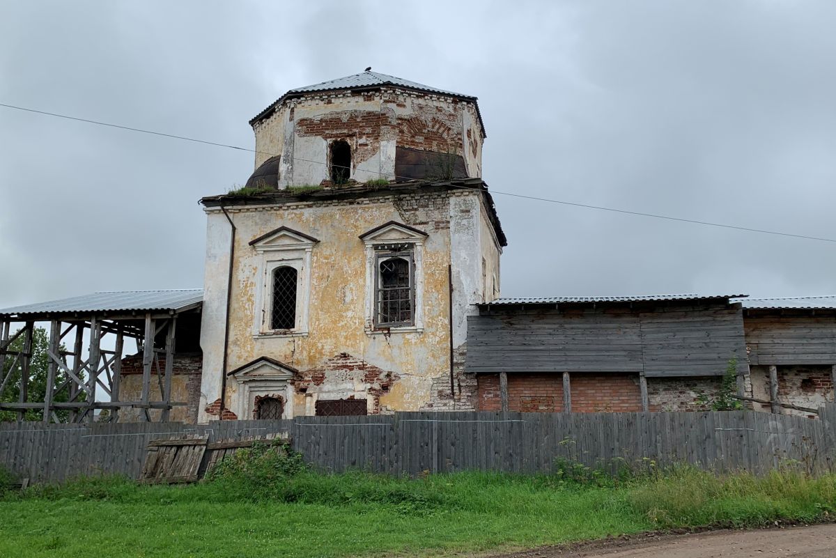 Белозерск. Церковь Покрова Пресвятой Богородицы. фасады