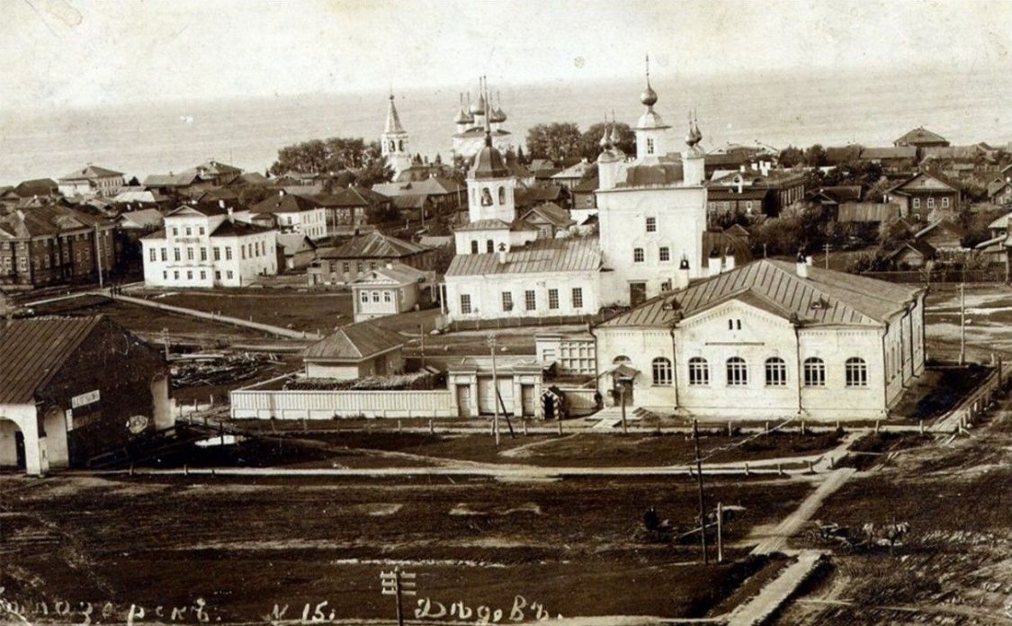 Церковь Петра и Павла, Белозерск (Белозерский район, Вологодская область). архивная фотография, Вид с пожарной каланчи, фото начала ХХ в.