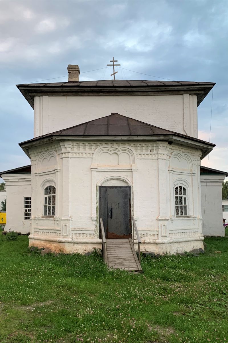 Белозерск. Церковь Петра и Павла. фасады