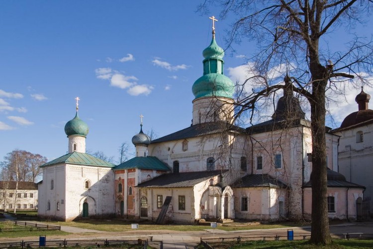 Кириллов. Кирилло-Белозерский монастырь. фасады