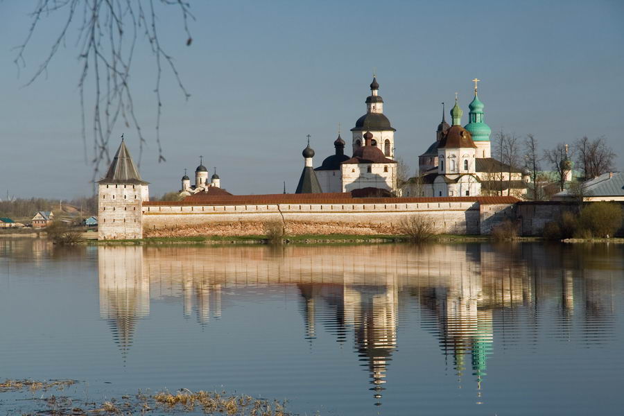 Кириллов. Кирилло-Белозерский монастырь. общий вид в ландшафте