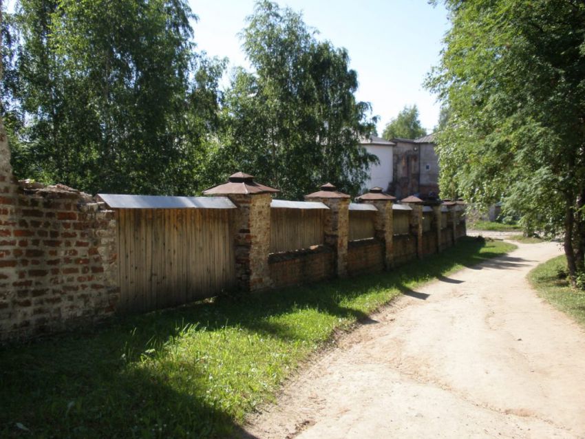 Кирилло-Белозерский монастырь, Кириллов (Кирилловский район, Вологодская область). дополнительная информация, Северная стена Ивановского (малого) монастыря.
