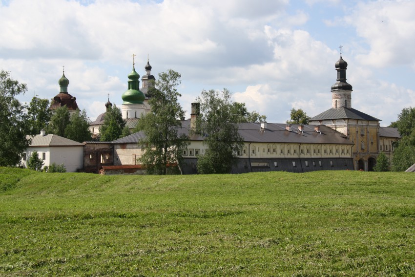 Кириллов. Кирилло-Белозерский монастырь. фасады