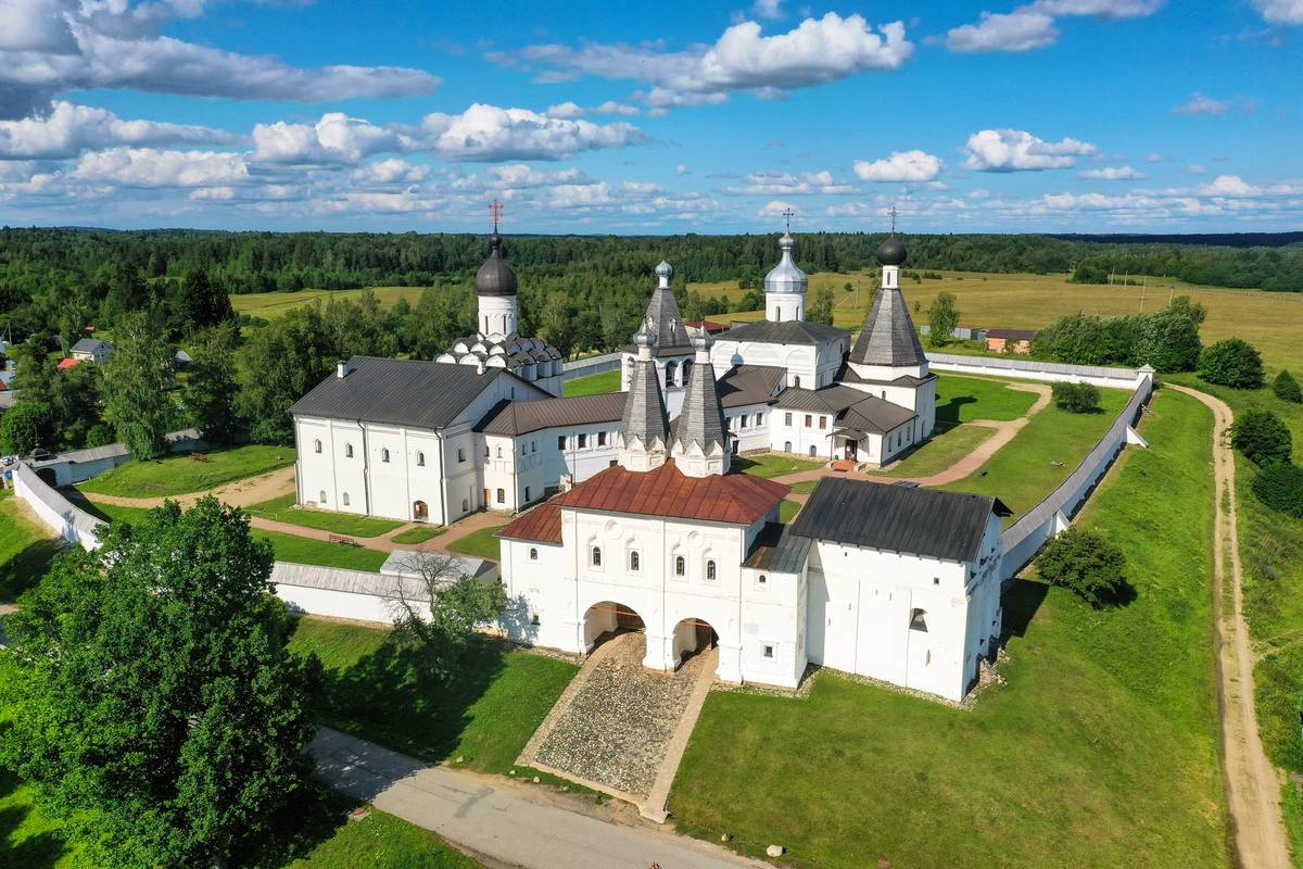Ферапонтов монастырь, Ферапонтово (Кирилловский район, Вологодская область). общий вид в ландшафте