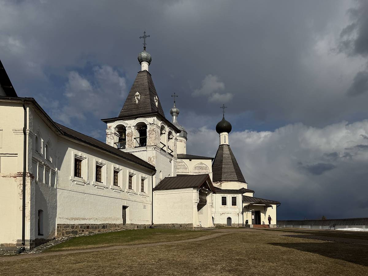 Колокольня, собор и церковь Мартиниана, архитектурные детали. Ферапонтов монастырь, Ферапонтово (Кирилловский район, Вологодская область)