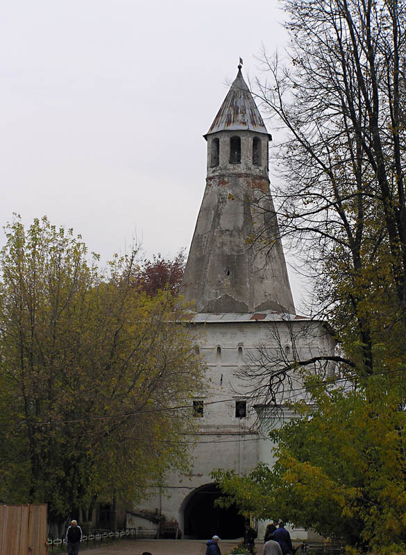 Луговой. Николо-Пешношский монастырь. дополнительная информация, Надвратная башня