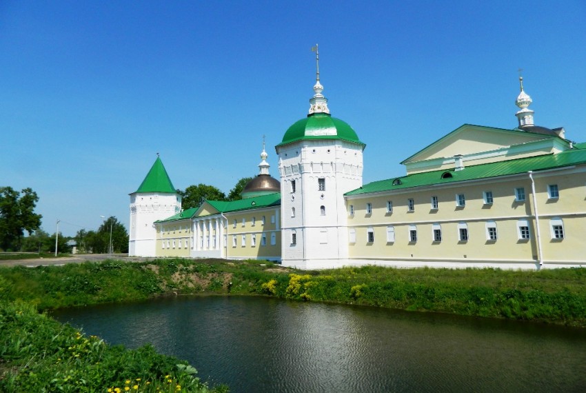 Луговой. Николо-Пешношский монастырь. дополнительная информация, Западный фасад монастыря