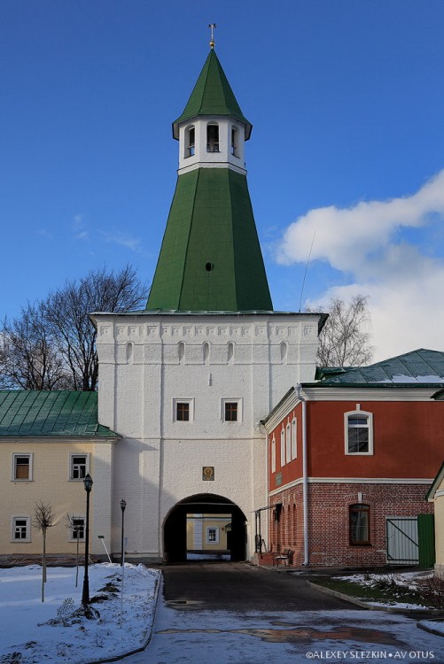 Луговой. Николо-Пешношский монастырь. дополнительная информация, Спасская башня над Северными воротами