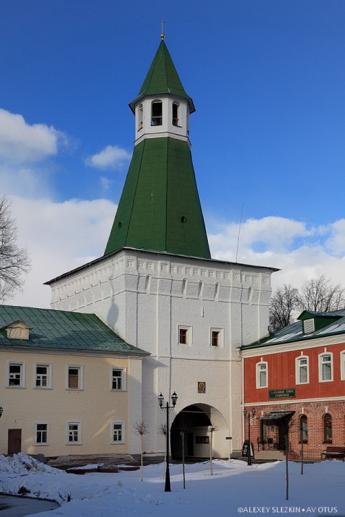 Луговой. Николо-Пешношский монастырь. дополнительная информация, Спасская башня над Северными воротами