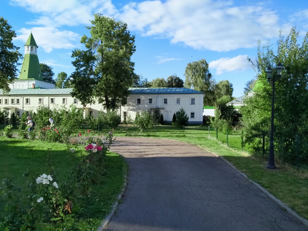 Николо-Пешношский монастырь, Луговой (Дмитровский городской округ, Московская область). дополнительная информация, территория монастыря