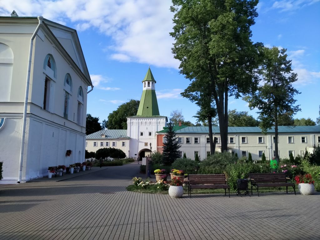 Николо-Пешношский монастырь, Луговой (Дмитровский городской округ, Московская область). дополнительная информация, территория монастыря