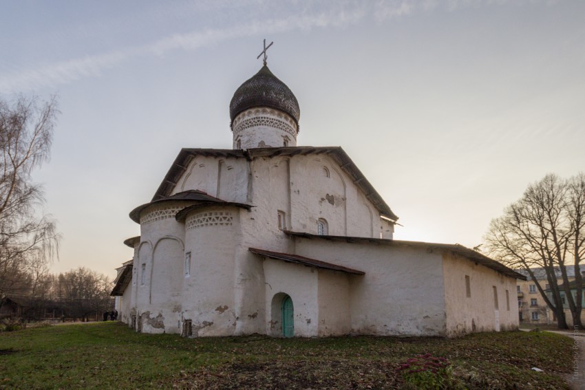 Псков. Старовознесенский монастырь. Церковь Вознесения Господня. фасады