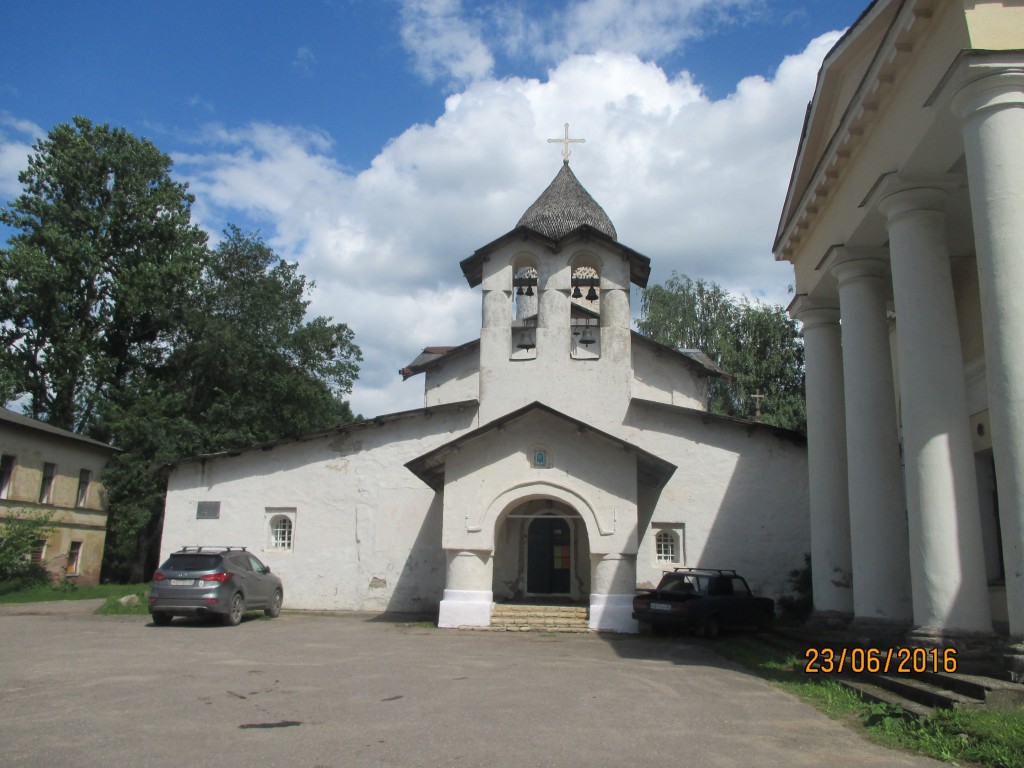 Псков. Старовознесенский монастырь. Церковь Вознесения Господня. фасады