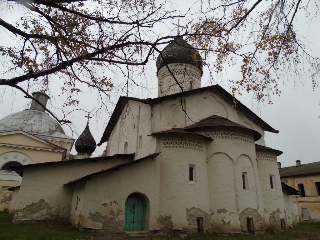 Псков. Старовознесенский монастырь. Церковь Вознесения Господня. фасады