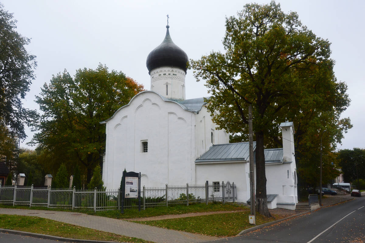 Церковь Георгия Победоносца со Взвоза, Псков (Псков, город, Псковская область). общий вид в ландшафте