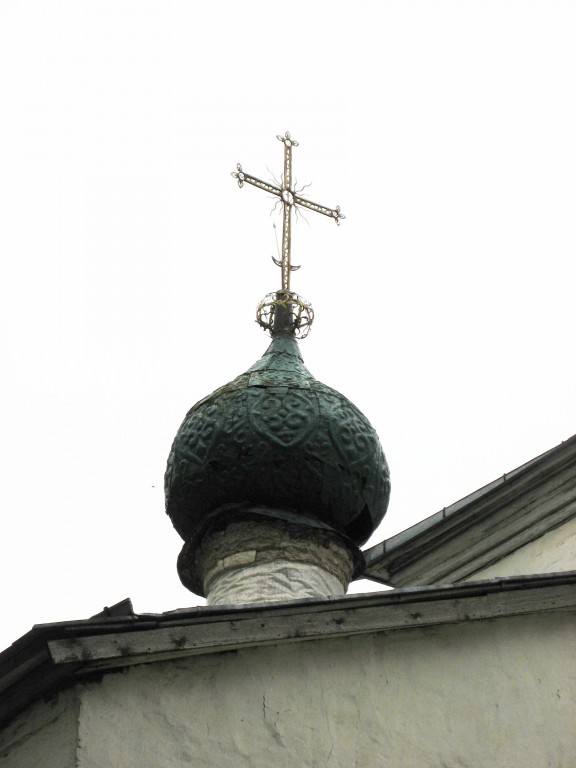 Церковь Анастасии Узорешительницы в Кузнецах, Псков (Псков, город, Псковская область). архитектурные детали, Купол с крестом  придела Параскевы Пятницы