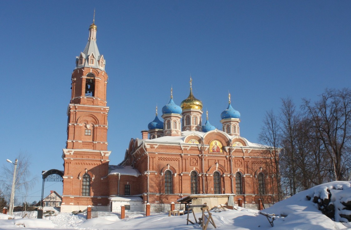 Ильинские яхрома. Храм Рождества Христова в Ильинском Дмитровский. Христорождественский храм Ильинское. Церковь Ильинское Дмитровский район. Храм Рождества Христова село Ильинское Дмитровский район.