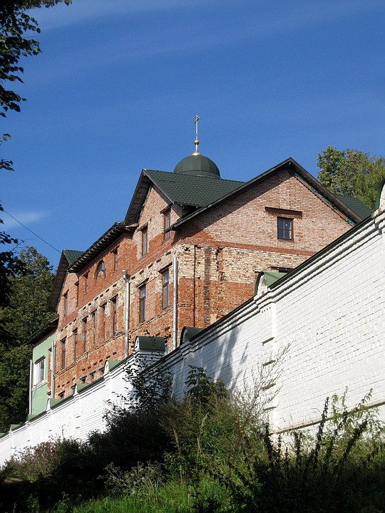 Спасо-Влахернский монастырь, Деденево (Дмитровский городской округ, Московская область). фасады, Игуменский корпус.