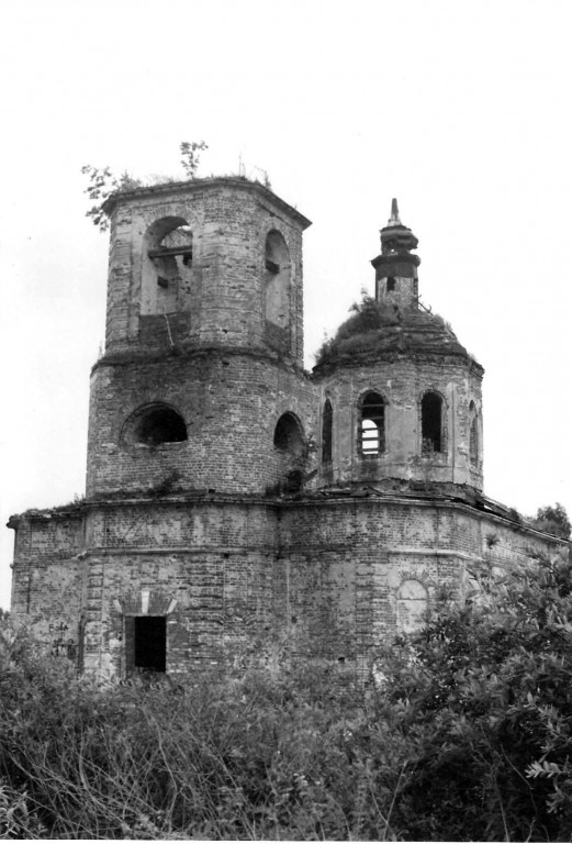 Дубровки. Церковь Сошествия Святого Духа. фасады, переснято с моей фотографии 1996 года.