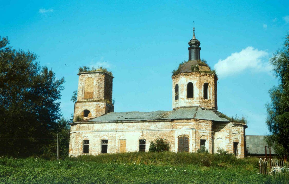 Церковь Сошествия Святого Духа, Дубровки (Дмитровский городской округ, Московская область). фасады