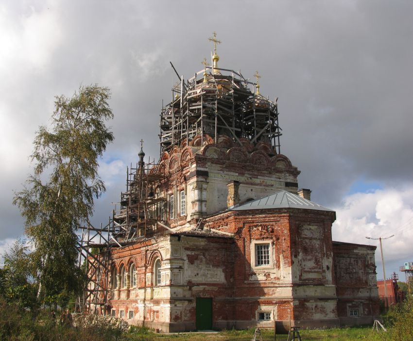 Церковь Троицы Живоначальной, Ивангород (Кингисеппский район, Ленинградская область). документальные фотографии, Троицкая церковь в процессе реставрации