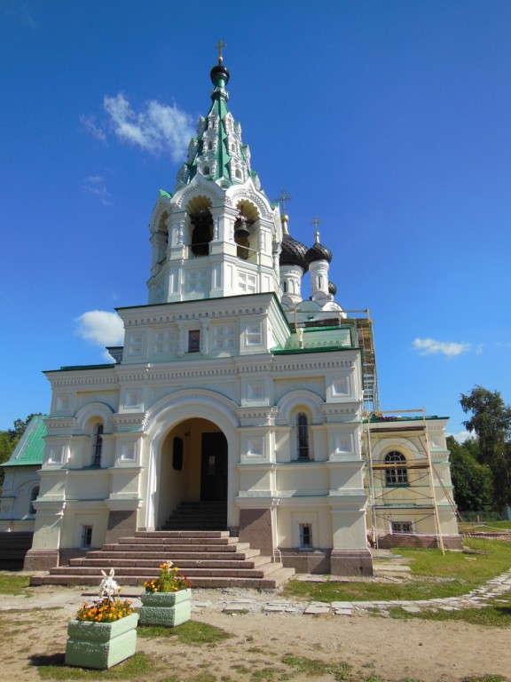 Церковь Троицы Живоначальной, Ивангород (Кингисеппский район, Ленинградская область). фасады