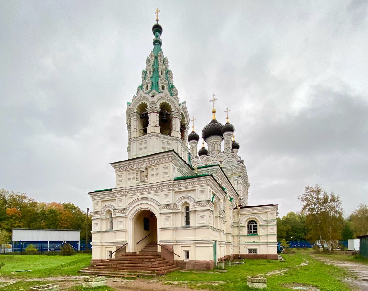 Ивангород. Церковь Троицы Живоначальной. фасады, Вид с юго-запада