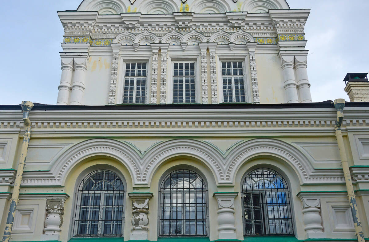 Церковь Троицы Живоначальной, Ивангород (Кингисеппский район, Ленинградская область). архитектурные детали