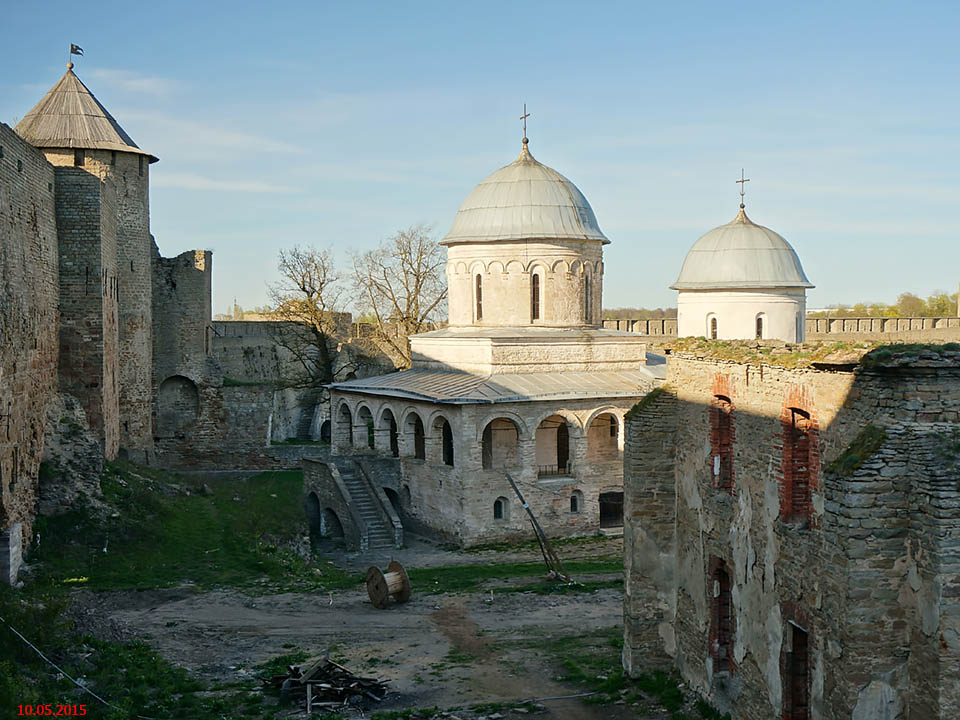 Церковь Успения Пресвятой Богородицы в крепости, Ивангород (Кингисеппский район, Ленинградская область). общий вид в ландшафте