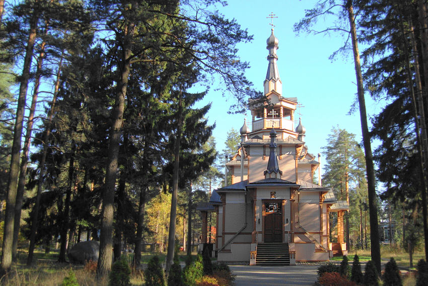 Песочный. Церковь Серафима Саровского. фасады