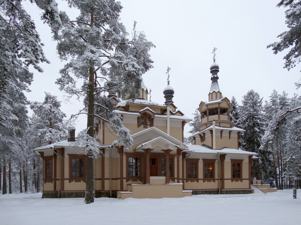 Песочный. Церковь Серафима Саровского. фасады