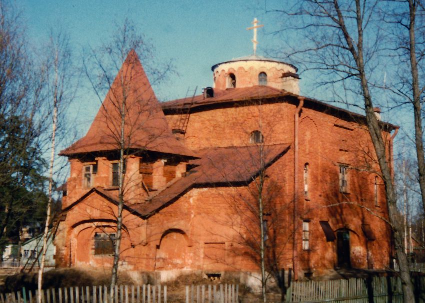 Песочный (Дибуны). Церковь Петра и Павла в Дибунах. фасады