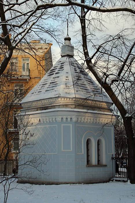 Собор Владимирской иконы Божией Матери, Кронштадт (Санкт-Петербург, Кронштадтский район, г. Санкт-Петербург). дополнительная информация, Часовня. Вид с церковной территории.