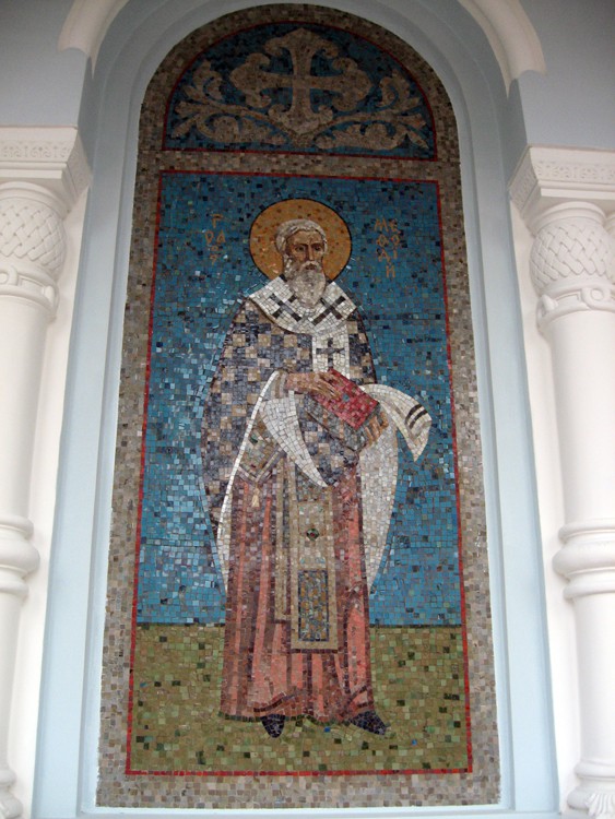 Собор Владимирской иконы Божией Матери, Кронштадт (Санкт-Петербург, Кронштадтский район, г. Санкт-Петербург). архитектурные детали, Мозаичная икона св. Мефодия находится слева от входных дверей на стене паперти.