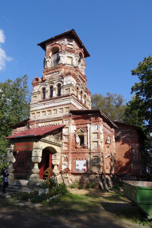 Церковь Всех Святых, Гатчина (Гатчинский район, Ленинградская область). общий вид в ландшафте