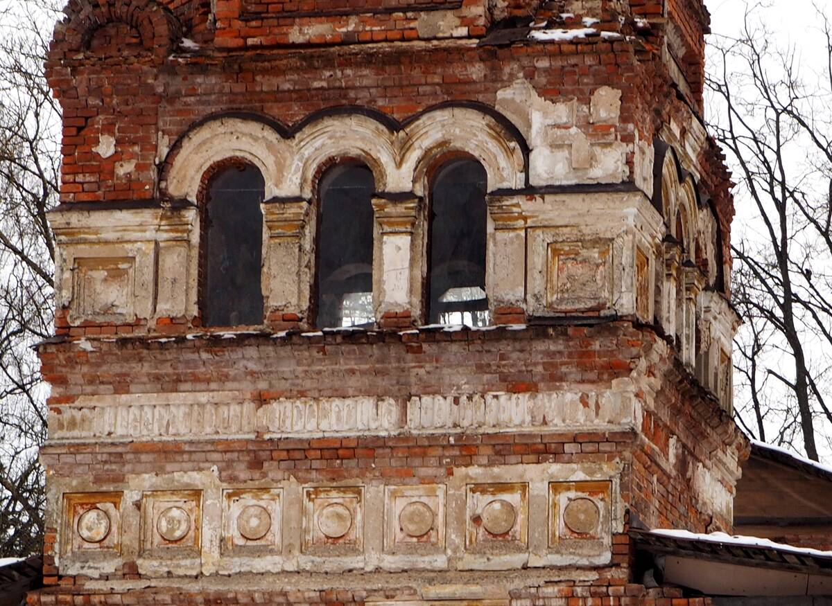 Церковь Всех Святых, Гатчина (Гатчинский район, Ленинградская область). архитектурные детали