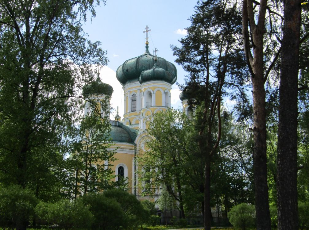 Кафедральный собор Павла апостола, Гатчина (Гатчинский район, Ленинградская область). фасады