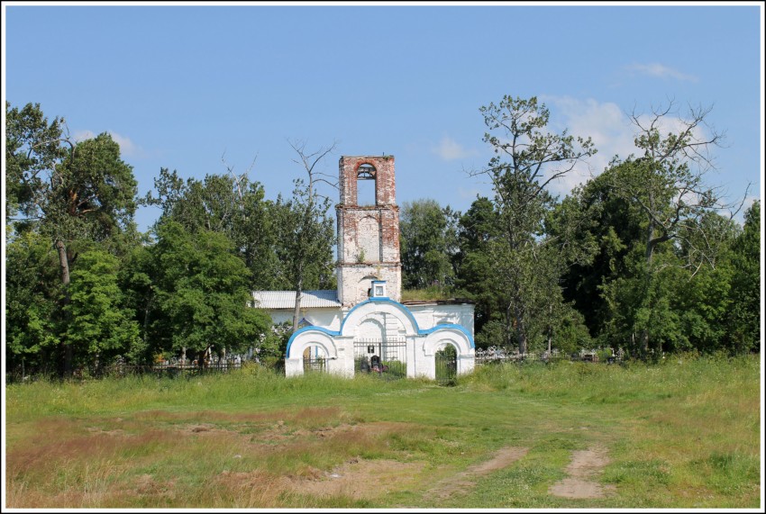 Церковь Петра и Павла, Креницы (Волховский район, Ленинградская область). общий вид в ландшафте