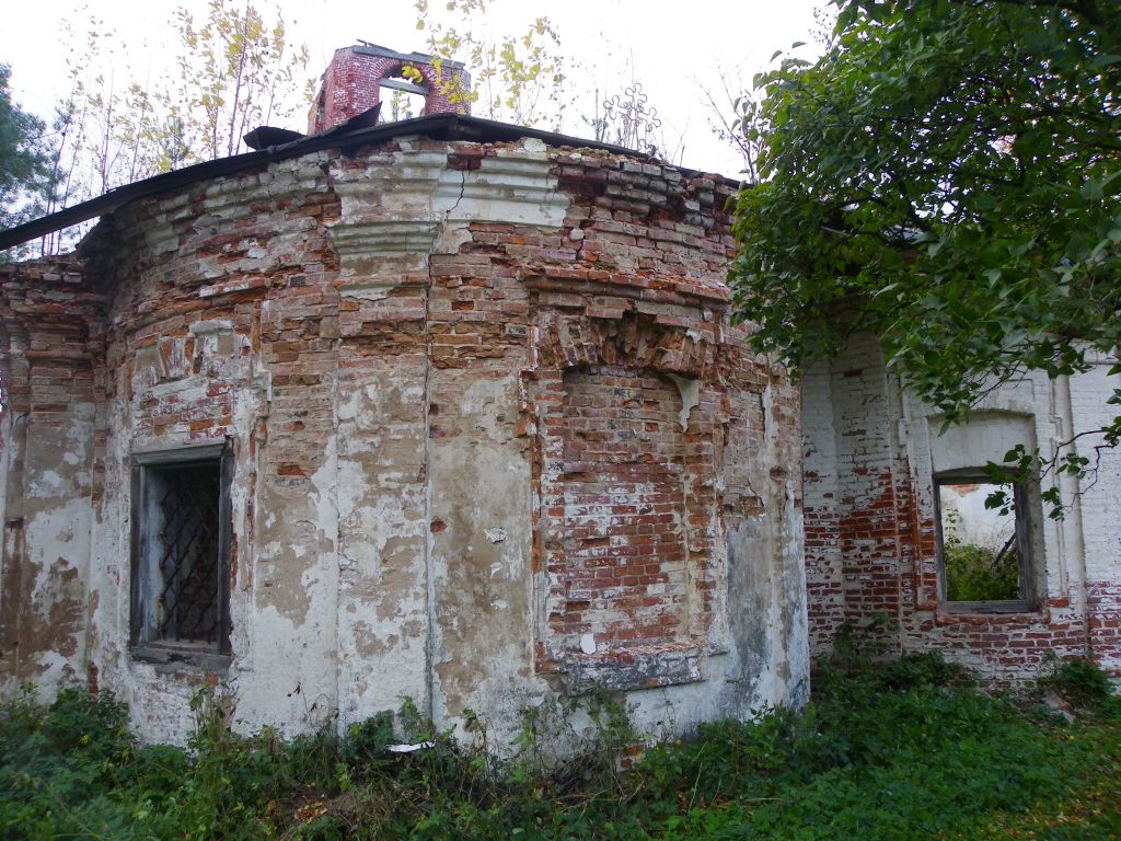 Церковь Петра и Павла, Креницы (Волховский район, Ленинградская область). фасады, Алтарная часть