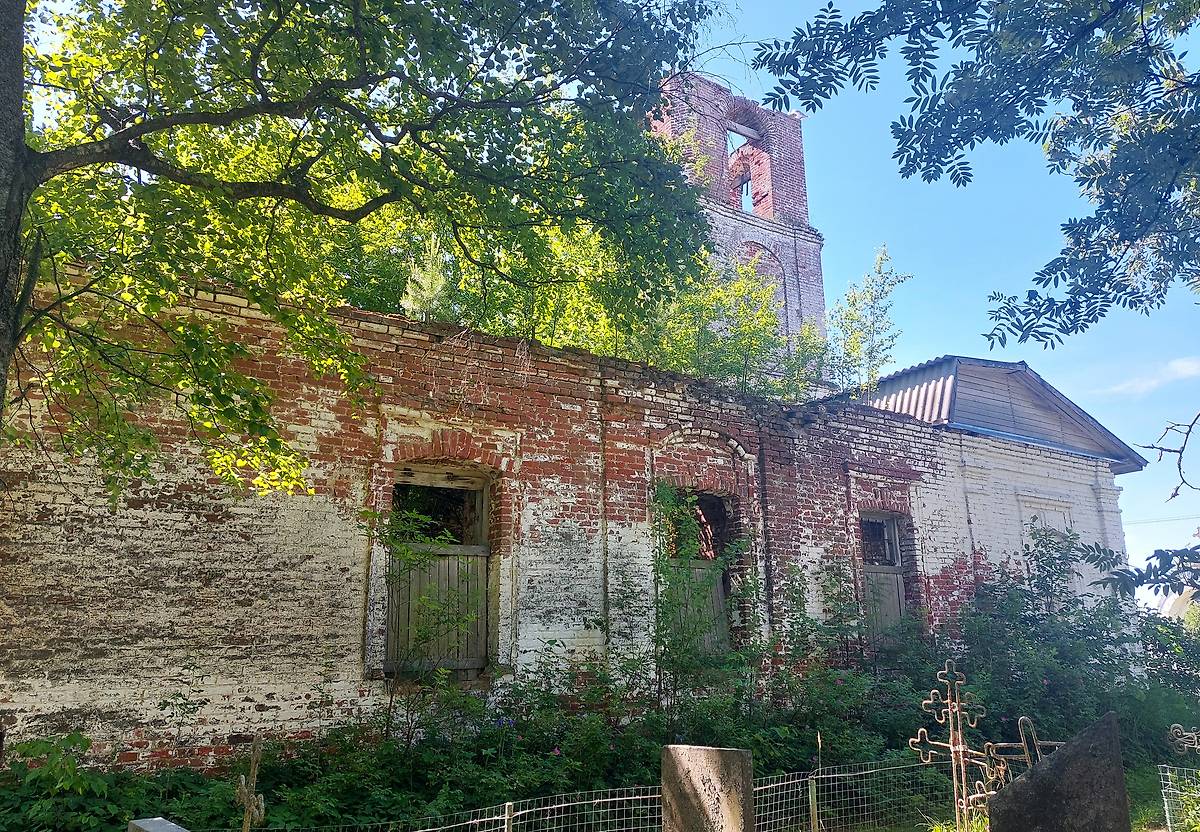 фасады. Церковь Петра и Павла, Креницы (Волховский район, Ленинградская область)