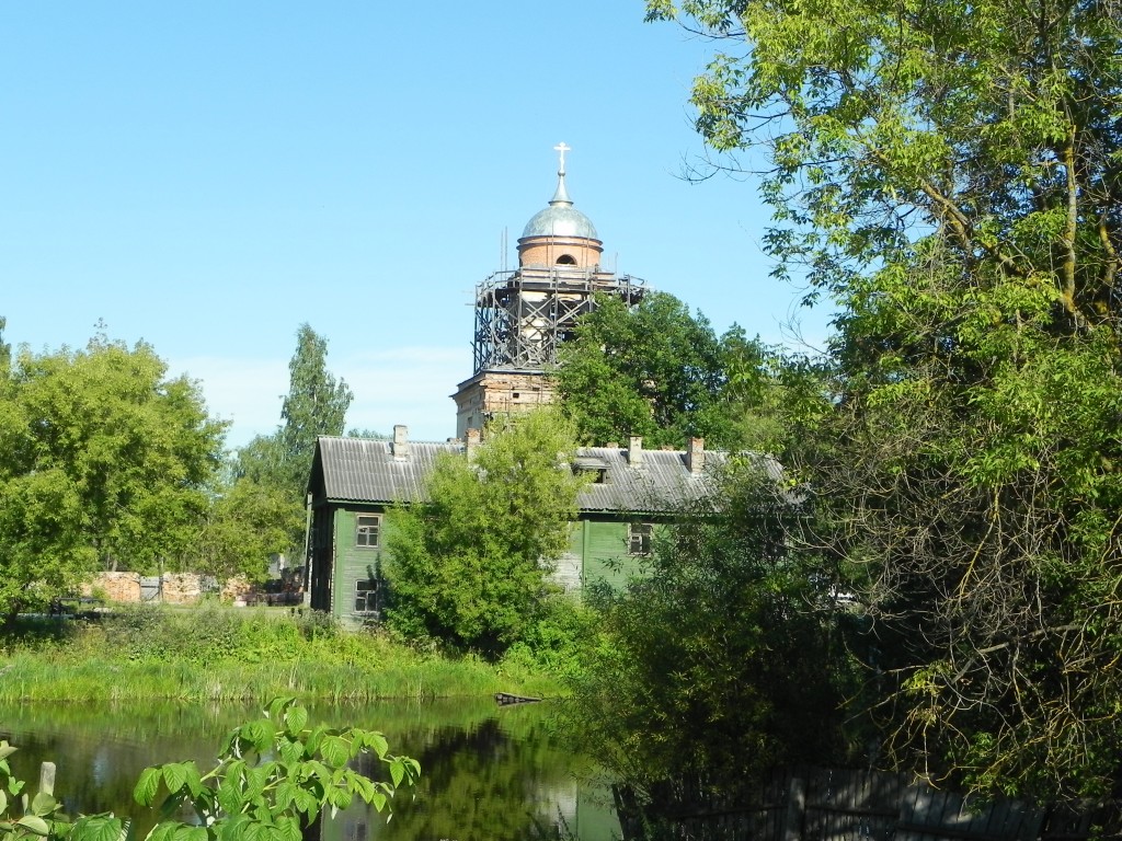 Тихвин. Введенский монастырь. фасады, Вид на монастырские постройки со стороны Заболотского ручья