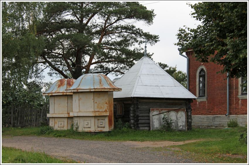Церковь Феодора Стратилата, Кисельня (Волховский район, Ленинградская область). архитектурные детали