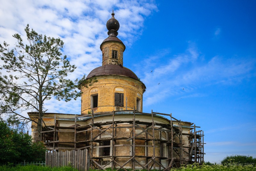 Церковь Троицы Живоначальной, Горка Хваловская (Волховский район, Ленинградская область). фасады