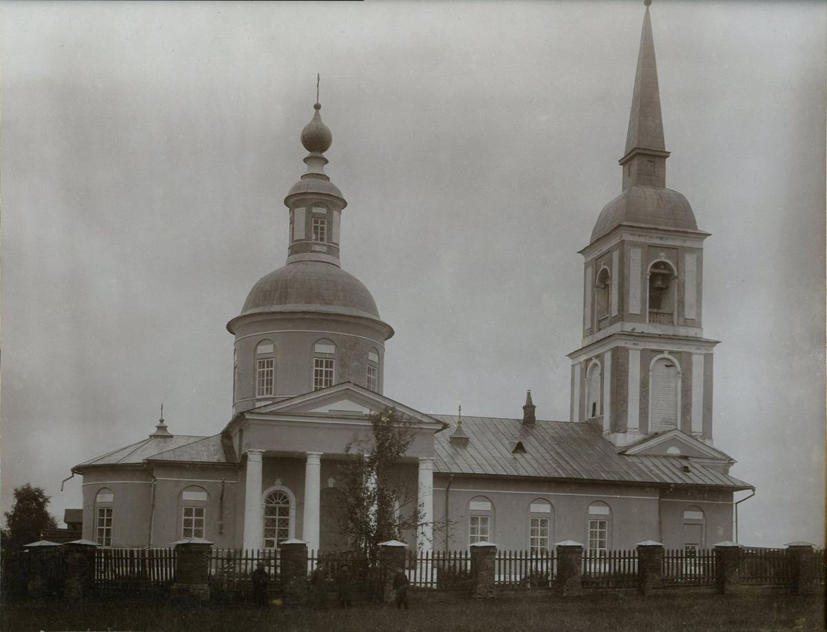 Фотография Е.Ф.Феофанова, кон. XIX - нач. XX в. Музей Академии художеств, НИМ РАХ КП-517/1079. Ф-10992 (сайт artsacademymuseum.org ;музеем фотография не атрибутирована), архивная фотография. Церковь Троицы Живоначальной, Горка Хваловская (Волховский район, Ленинградская область)