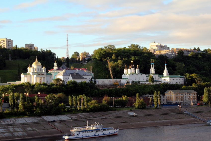 Благовещенский монастырь, Нижегородский район (Нижний Новгород, город, Нижегородская область). общий вид в ландшафте, На восходе солнца