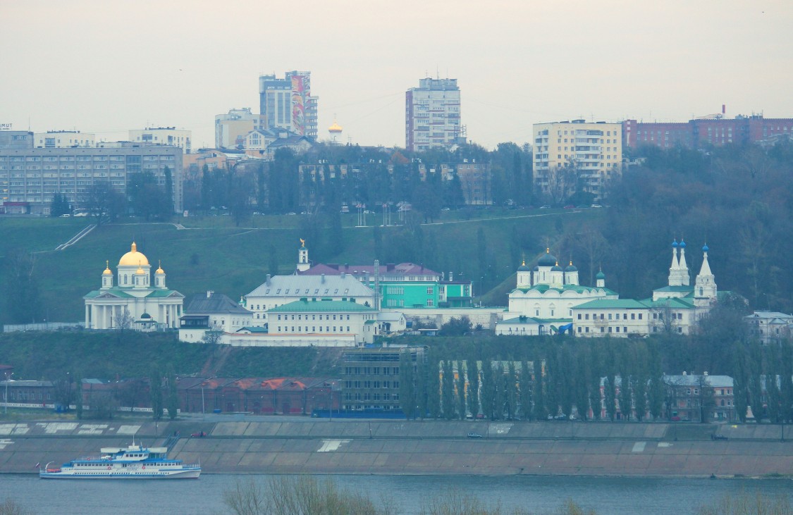 Нижегородский район. Благовещенский монастырь. общий вид в ландшафте, Вид из-за Оки