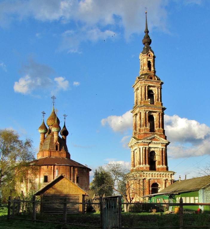 Курба. Храмовый комплекс. Церкви Воскресения Христова и Казанской иконы Божией Матери. фасады, вид с запада