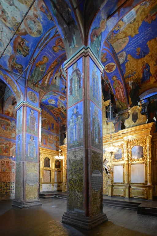 Церковь Николая Чудотворца (Николы Надеина), Ярославль (Ярославль, город, Ярославская область). интерьер и убранство, Основной объем. Вид из юго-западного угла.