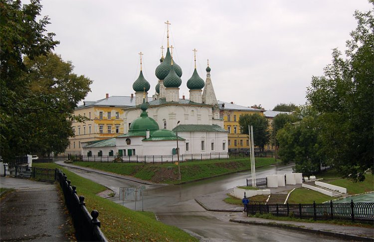 Ярославль. Церковь Спаса Преображения на Городу. общий вид в ландшафте, 		      