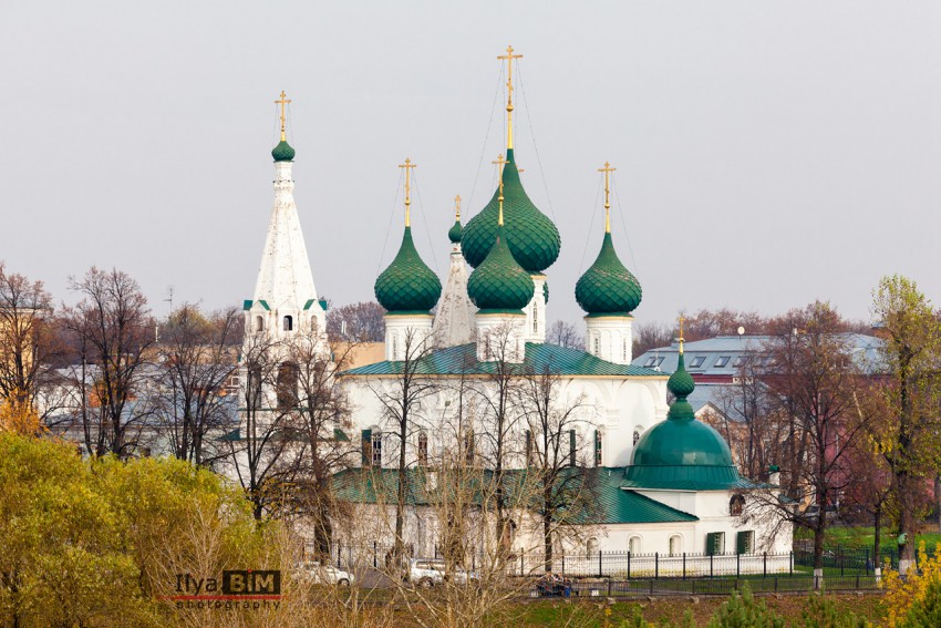 Церковь Происхождения честных древ Креста Господня, Ярославль (Ярославль, город, Ярославская область). общий вид в ландшафте